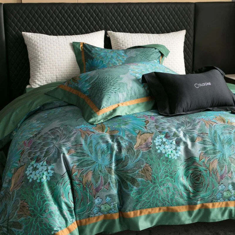 Image of 100% Egyptian cotton luxury bedding set with duvet cover and pillowcases