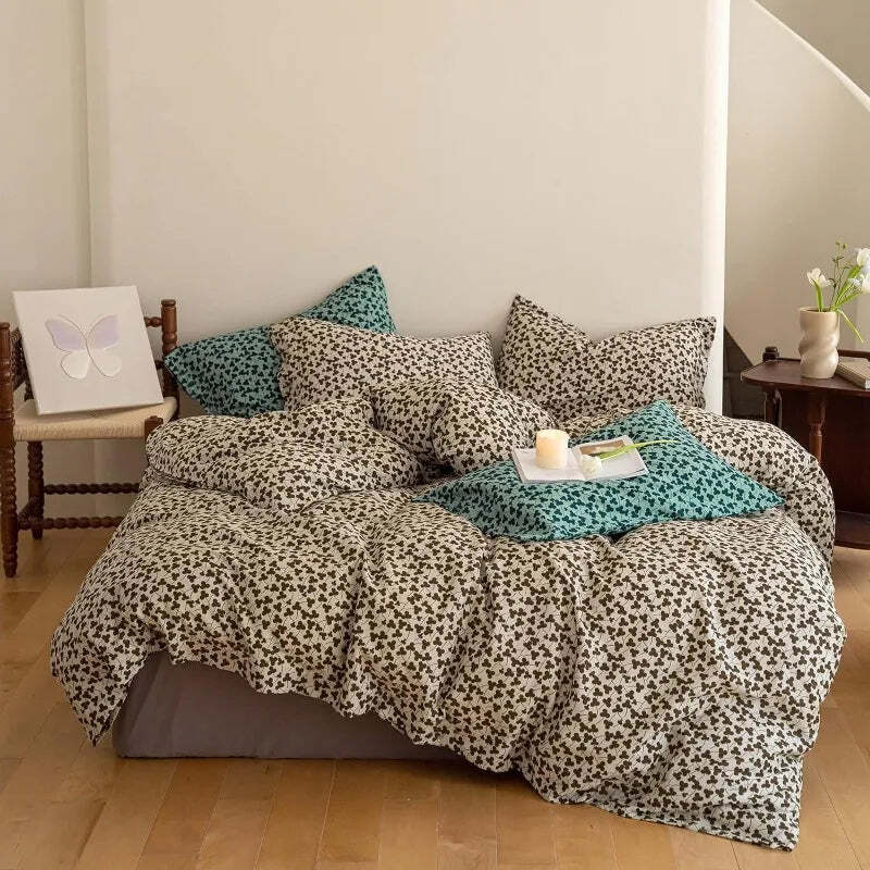 Image of Floral cotton duvet cover set with hidden zipper and pillowcases