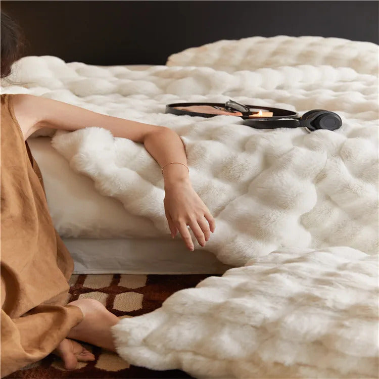 Image of Luxury faux fur throw blanket for cozy home decor