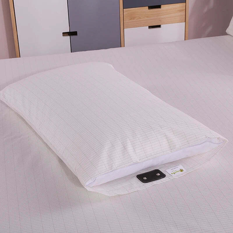 Image of Maxsharer earthing silver grounding pillow case with grounding cable for deep sleep