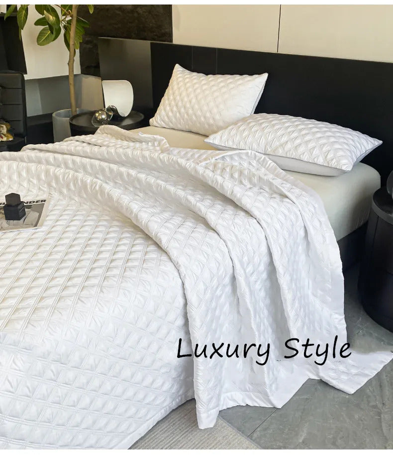 Image of Quilted bedspread in white for a cozy home aesthetic