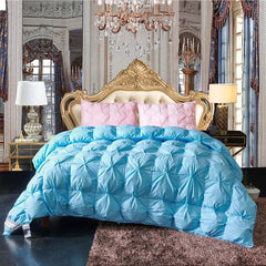 Luxurious goose down comforter with 100% Egyptian cotton cover for all-season comfort