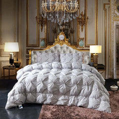 Luxurious goose down comforter with 100% Egyptian cotton cover for all-season comfort