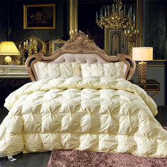 Luxurious goose down comforter with 100% Egyptian cotton cover for all-season comfort