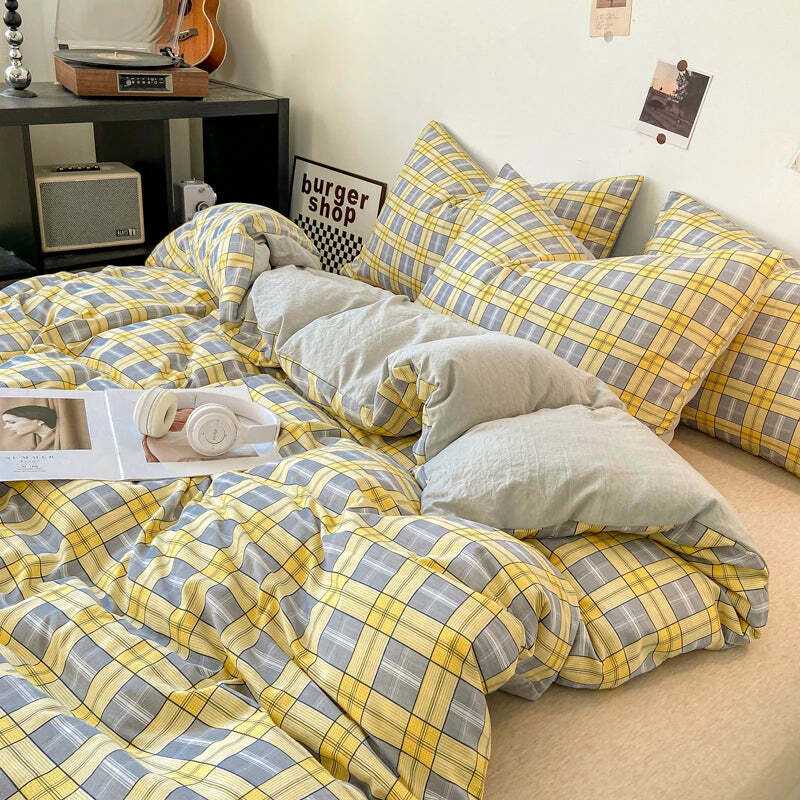 Skin-friendly plaid duvet cover for home comfort